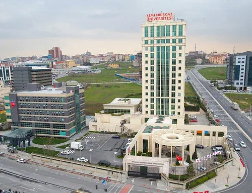 Kemerburgaz Üniversitesi kampüs yapılarının havadan genel görünümü